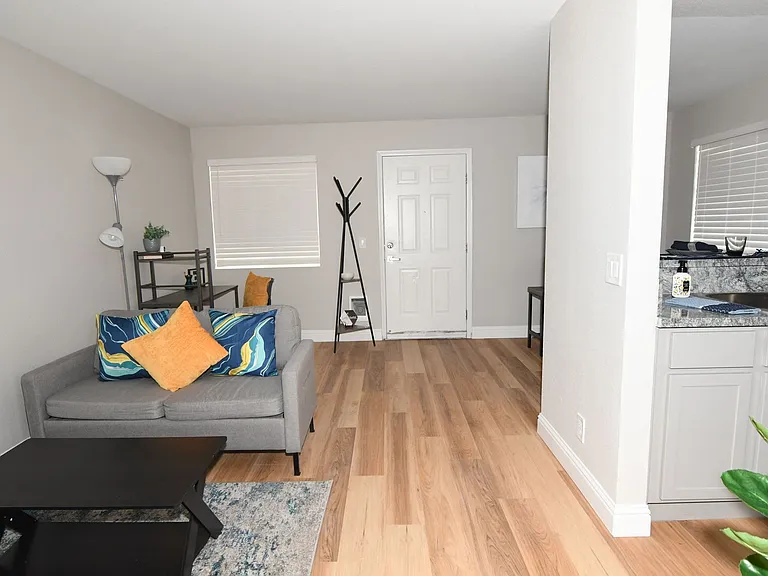 310 Pine St — Photo 17