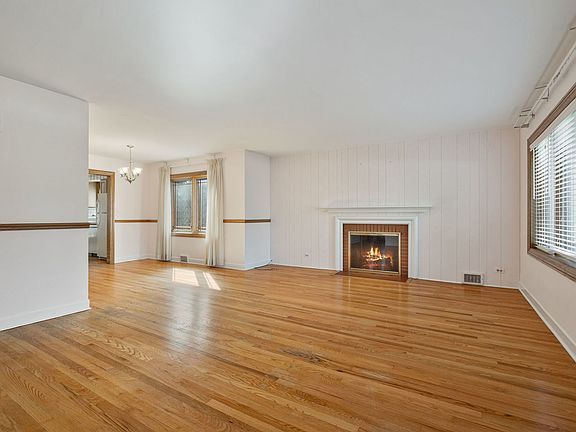 3rd image of 207 Dover Ave