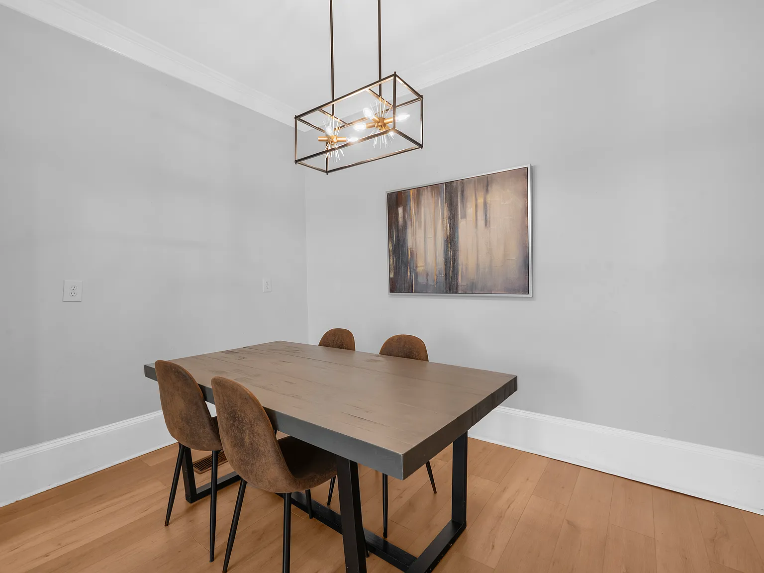 1392 Bryan Ave — Photo 4