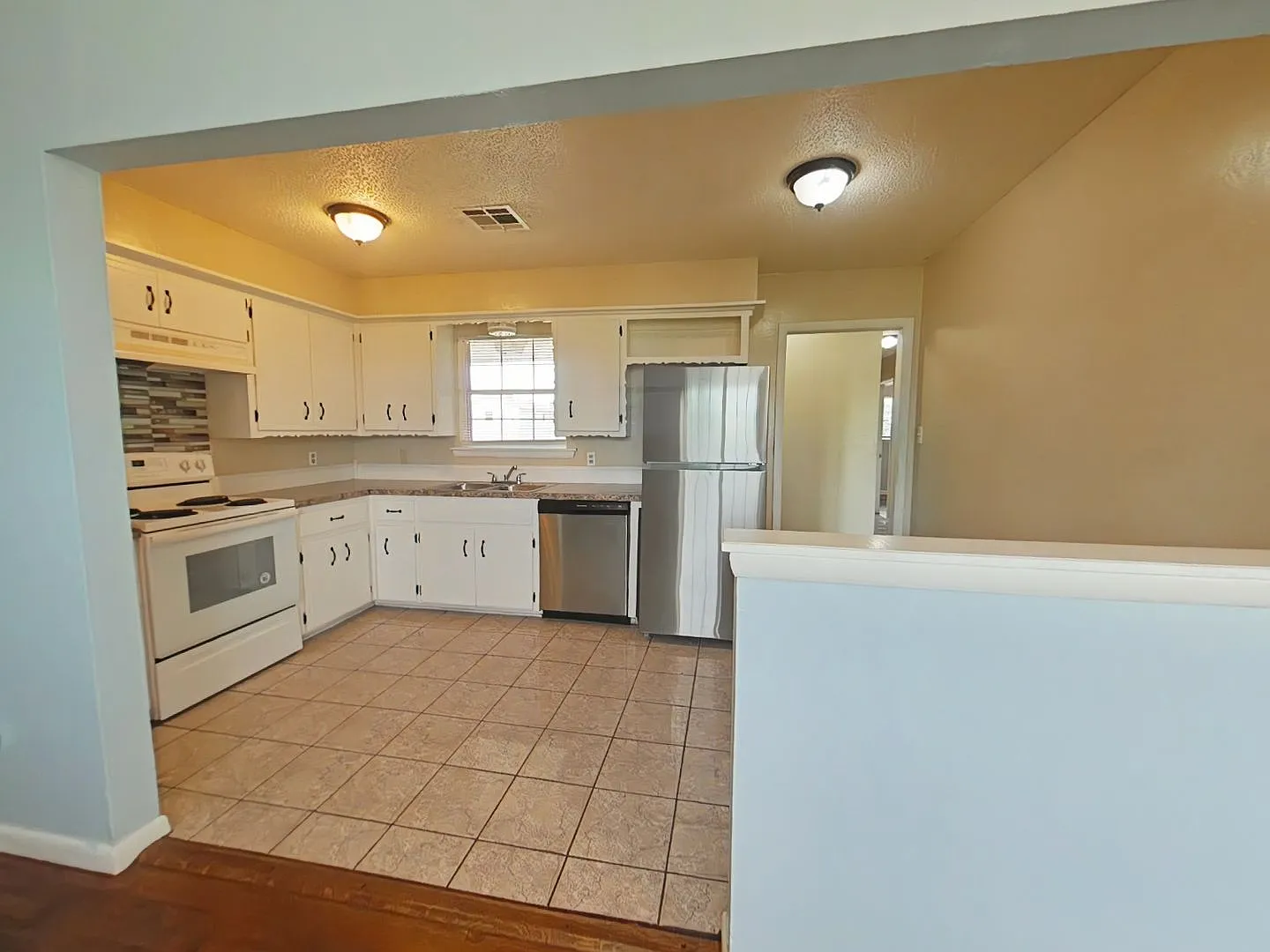 4456 NW Baltimore Ave — Photo 2