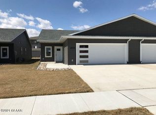 3928 S 35th St, Grand Forks, ND 58201
