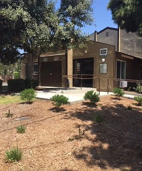 2300 S Victoria Ave — Photo 3