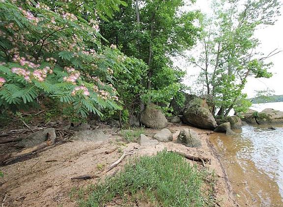 3rd image of 272 Riverhills Trl