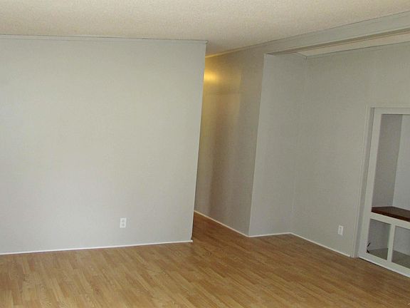 3rd image of 320 N 1st St