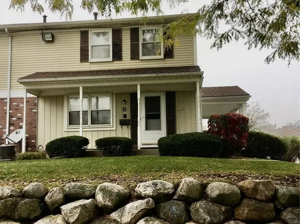 8 Beechwoode Ln, Pontiac, MI 48340