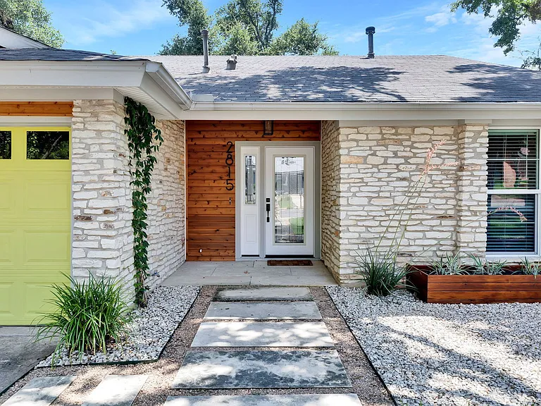 2815 Inridge Dr — Photo 2