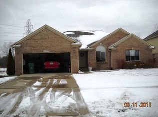 21695 Doral Ct, Update, MI
