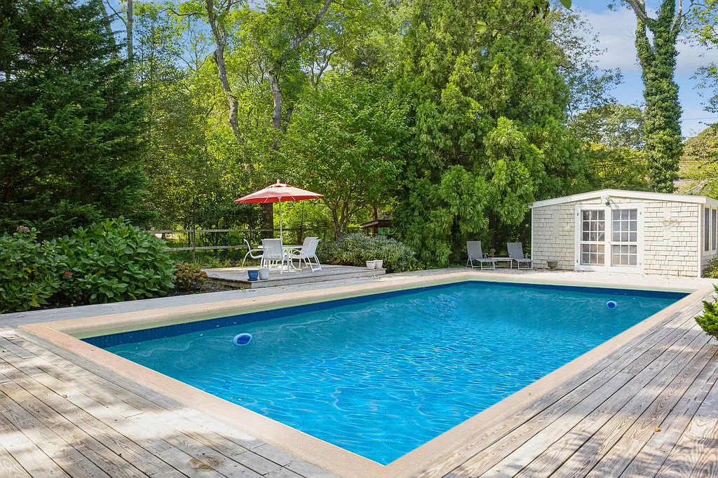 Charming Summer Home in North Haven Village-Pool & Privacy — Photo 4