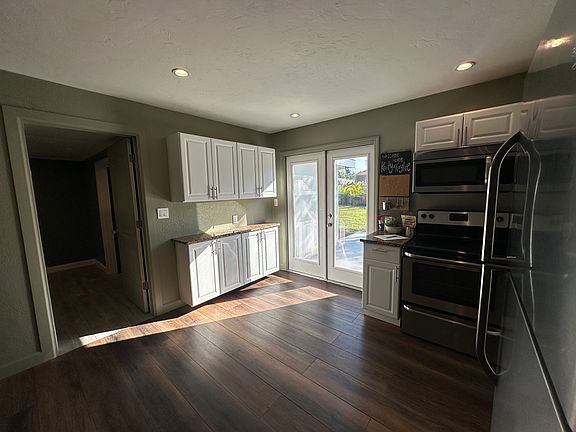 5th image of 7355 Meadowlawn Dr N