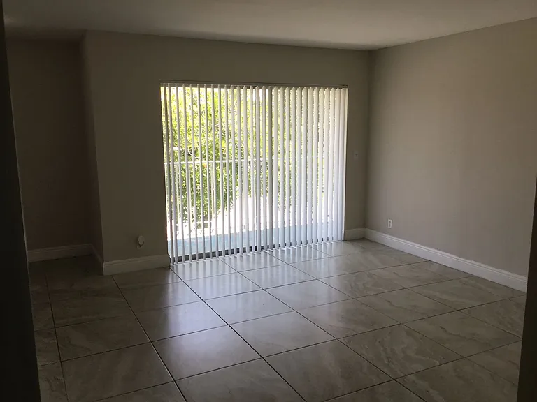 Brandon Palm Springs — Photo 69