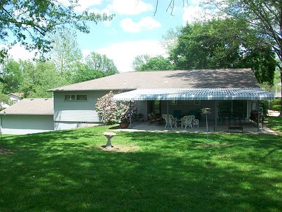 3rd image of 213 Town And Country Ln