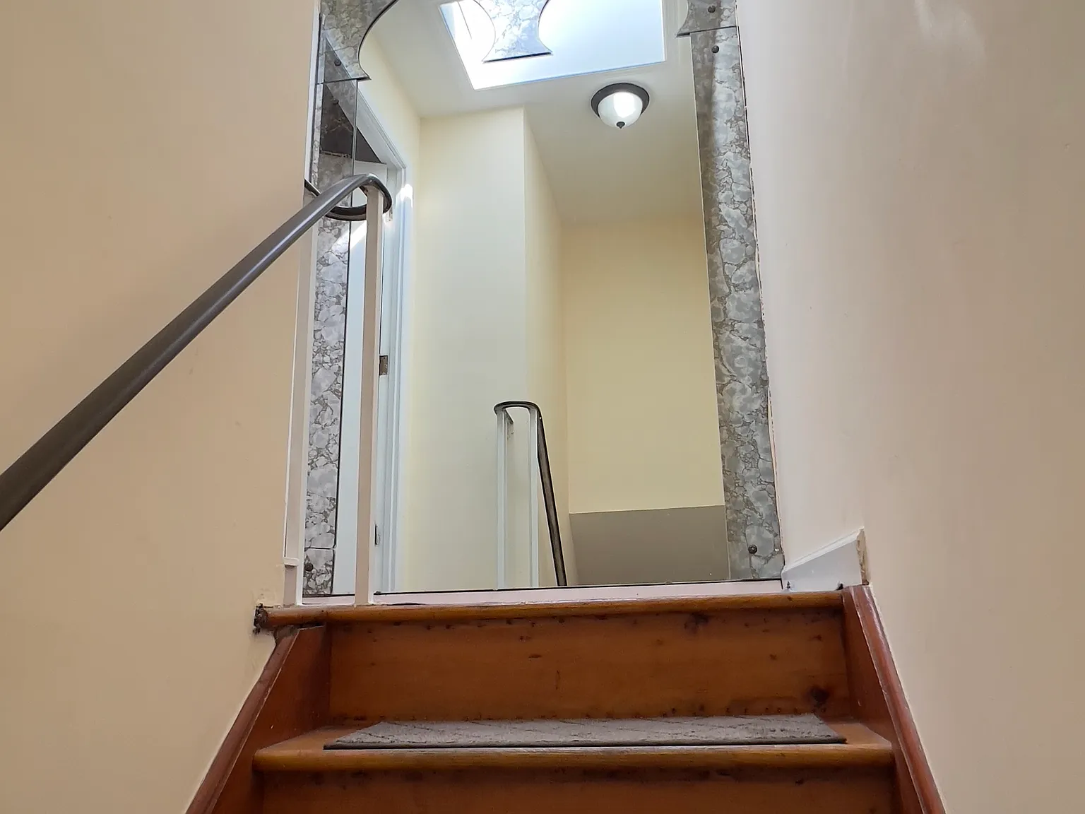 3 bed, 1.5 bath, 1000 sqft, $3,300 — Photo 2