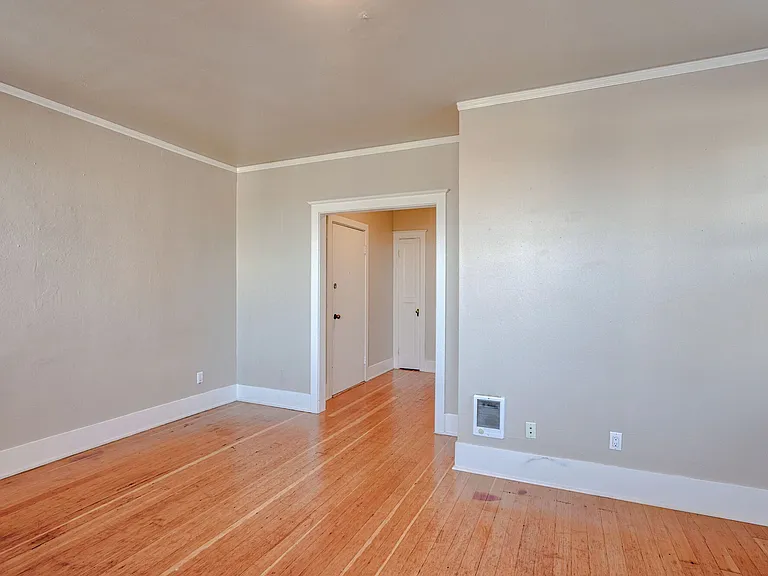 212 N G St — Photo 12