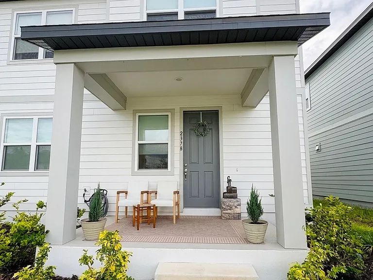 Porch / Front