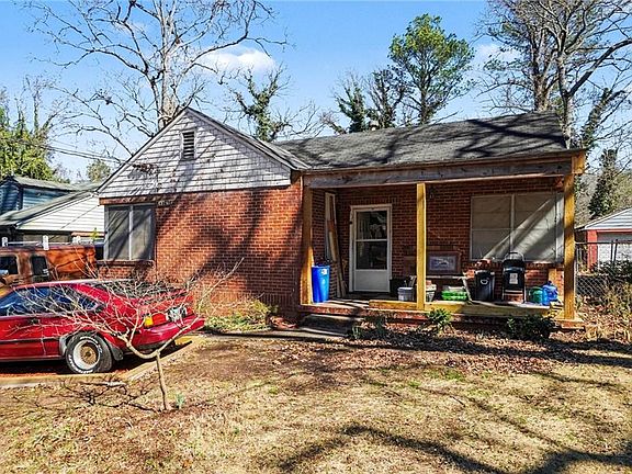 3rd image of 1324 Westmont Rd SW