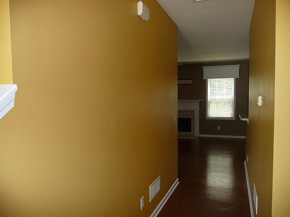 2nd image of 1820 Carisbrook Pl