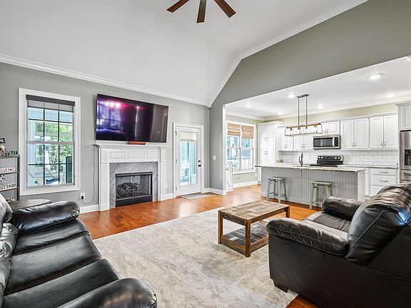 3rd image of 1768 Overdale Dr