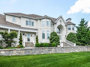 12 Golden Pond Rd, White Plains, NY 10604