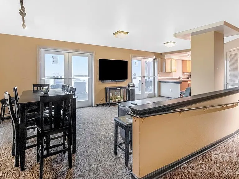718 Trade St #707 — Photo 17