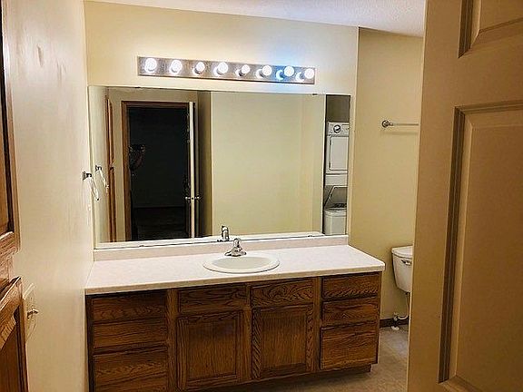 5th image of 2076 Shryer Ct E