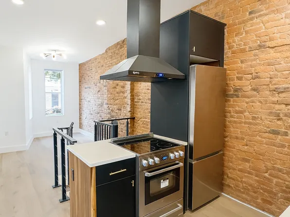 1853 Cornelia Street image 1 of 10