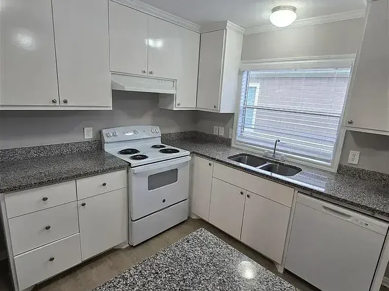 15871 Clarke Springs Dr #15871C — Photo 2