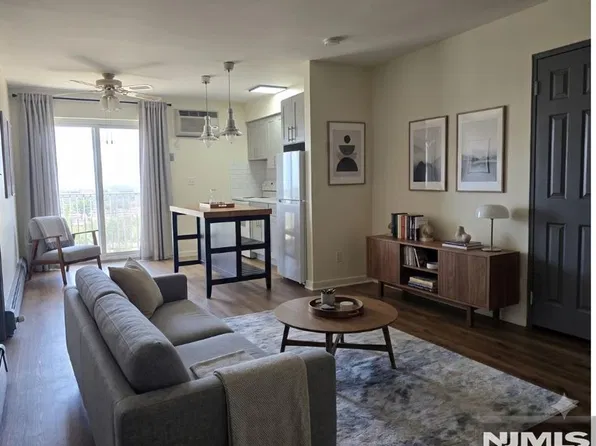 201 12th Street #19, Palisades Park, NJ 07650