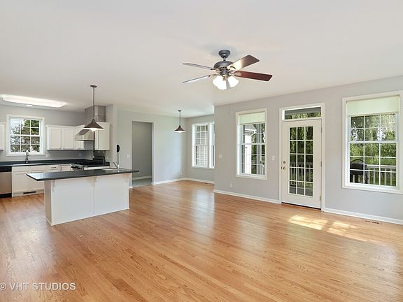 5th image of 1128 Hedgerow Dr