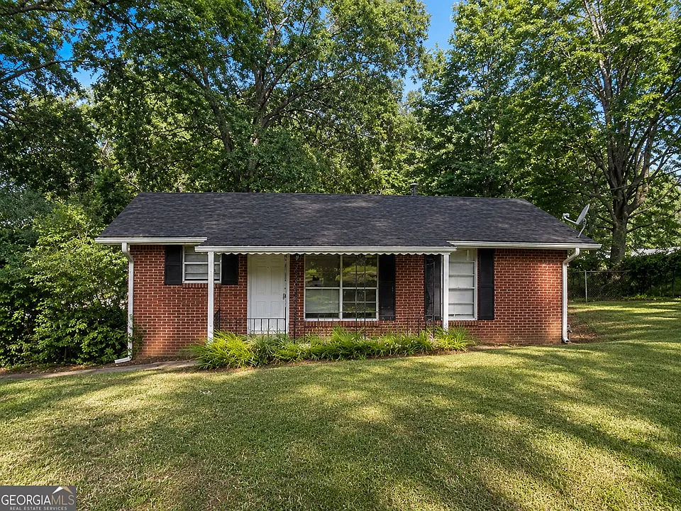 93 Forest Rd