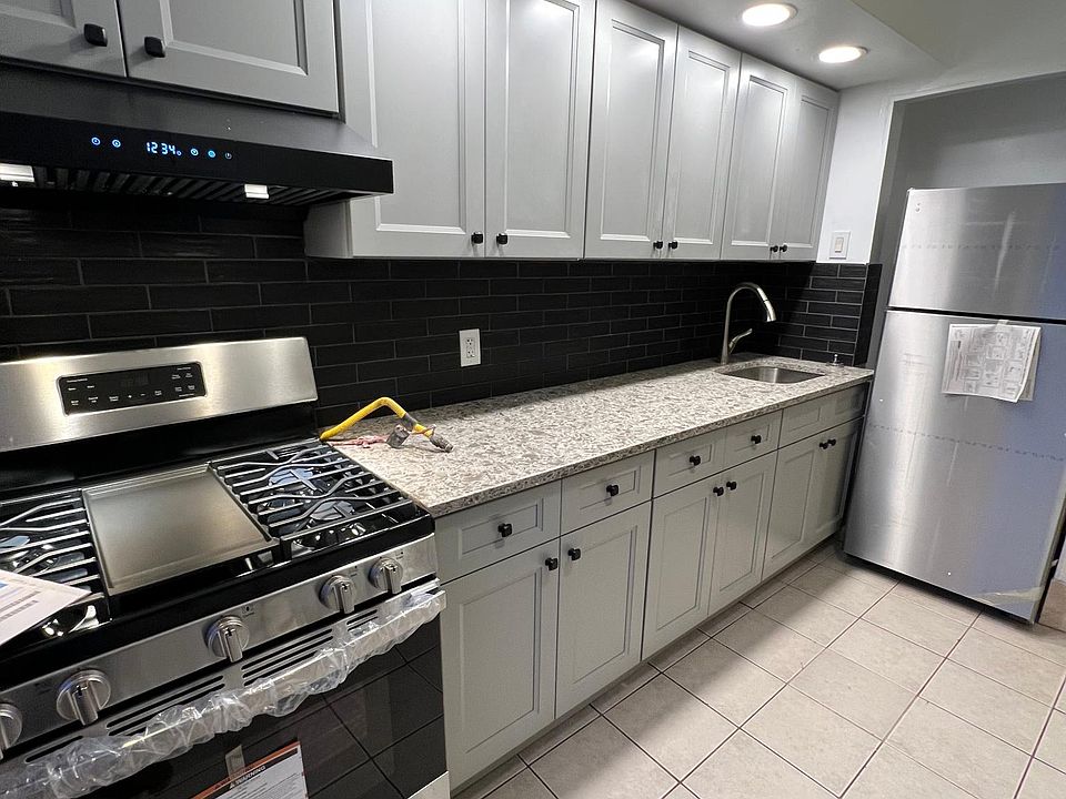 Kitchen (view 1)