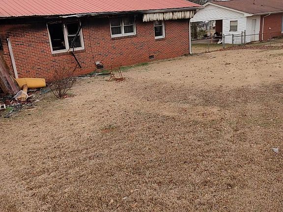 2nd image of 1212 Robertson Rd