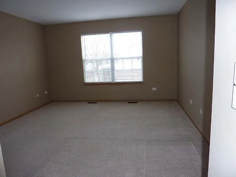 563 Littleton Trl — Photo 9