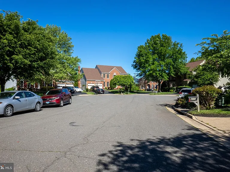 4705 Rippling Pond Dr — Photo 26