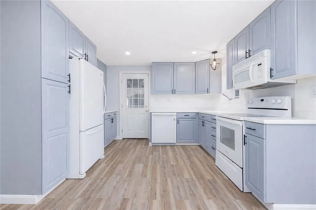 4 bed, 1.0 bath, 1568 sqft, $5,000 — Photo 2