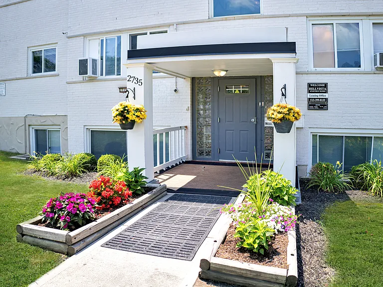 Hillvista Apartments — Photo 7