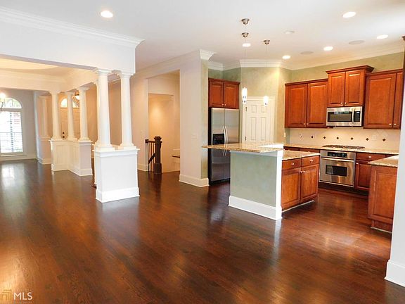 3rd image of 2019 Kensington Green Dr SE