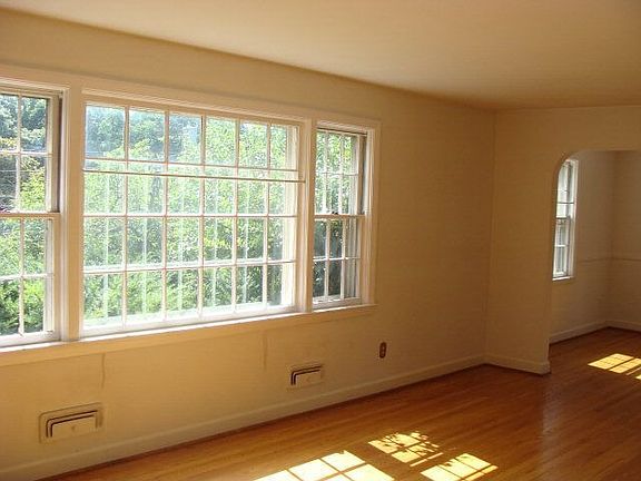 4th image of 510 Neyland Dr