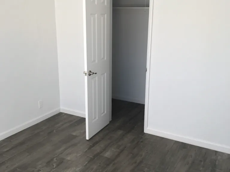 Dixon Delano Apartments — Photo 16