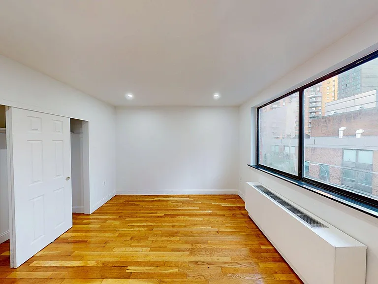 433 W 43rd St #5D — Photo 8
