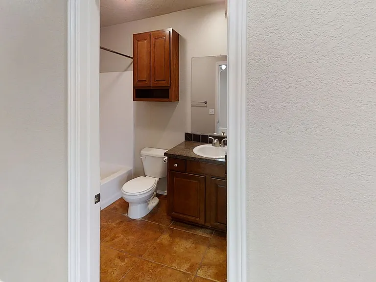 1101 W 15th St — Photo 14