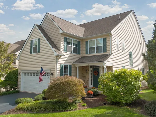111 Potters Pond Dr, Phoenixville, PA 19460