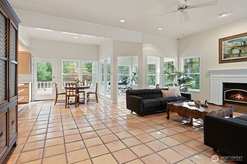 4th image of 641 E Lakeshore Drive