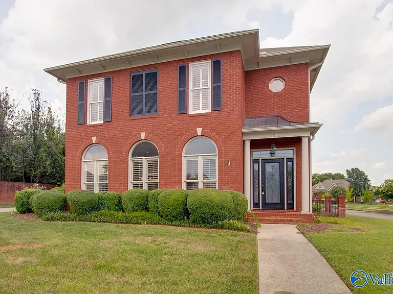 3017 Brunswick Cir SE — Photo 2
