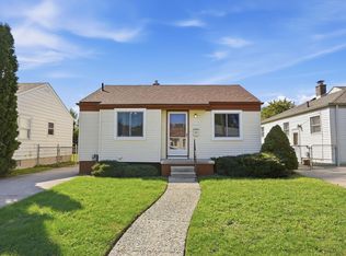 25215 Leach St, Roseville, MI 48066