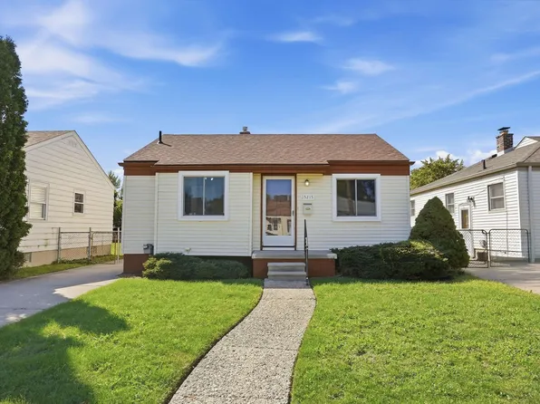 25215 Leach St, Roseville, MI 48066