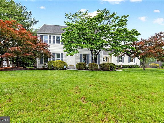 2nd image of 9 Paddock Dr