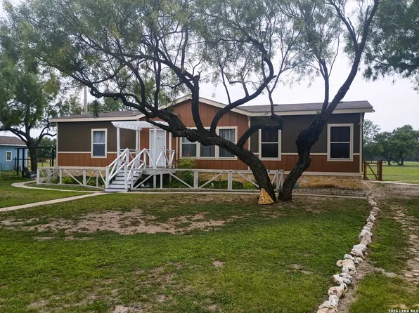 1282 FORT CLARK RD, Brackettville, TX 78832