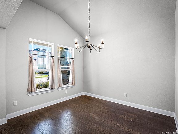 4th image of 623 N Guenther