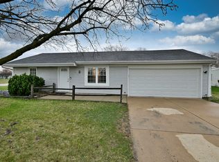 910 Greenfield Dr, Aurora, IL