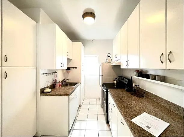 132 S Bedford Dr #207 — Photo 10